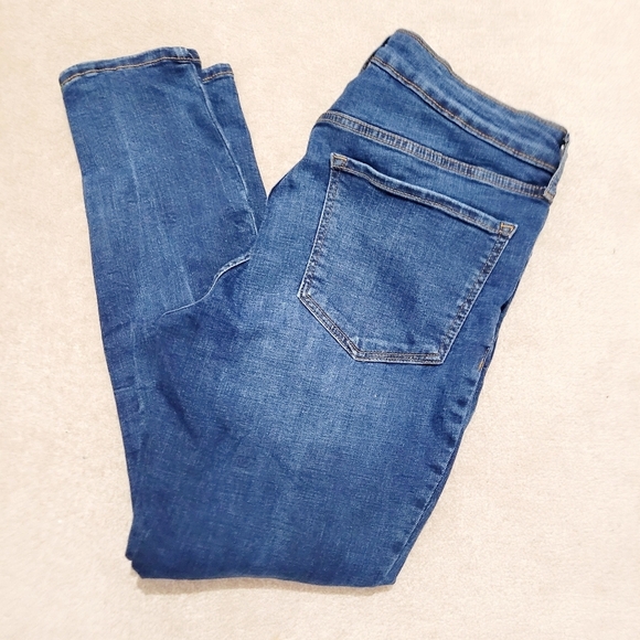 Old Navy Women’s Mid-Rise Rockstar Super Skinny Jeans Blue Distressed Size 14 - Picture 3 of 10